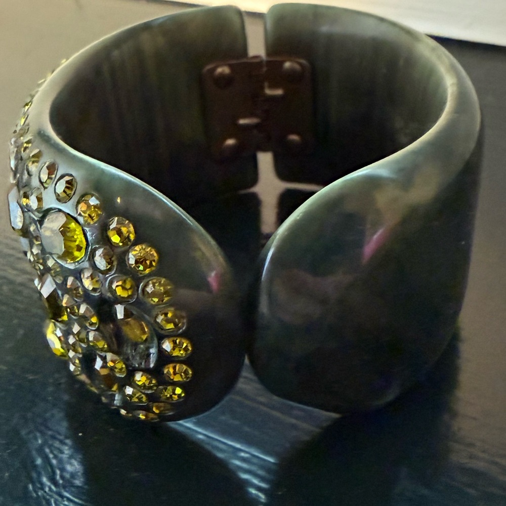 Vintage Green Gemstone Cuff Bracelet - Picture 2 of 2